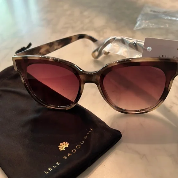 NWT Lele Sadoughi Tortoiseshell Sunglasses Lele Sadoughi Beverly Hills Cat Eye Sunglasses – Saint Bernard main image 3